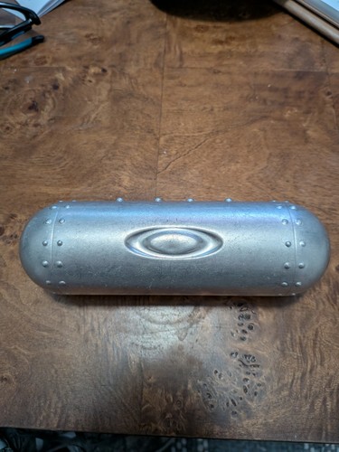 Oakley large aluminum metal - large,