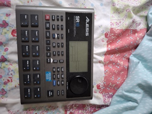 Alesis drum machine - sr-18,