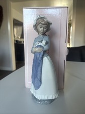 NAO by LLADRO Nina Dulce #241