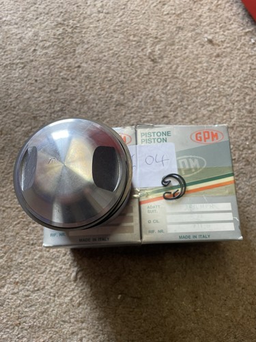 Triumph pistons 650 71mm - pistons,