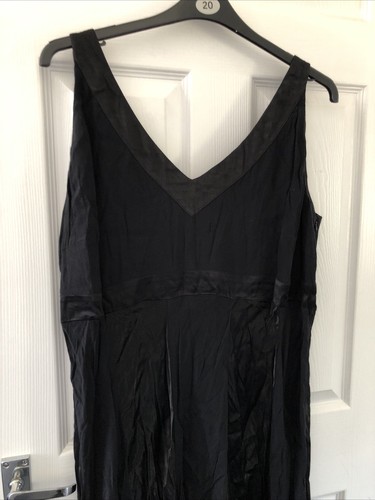 Ladies black sleeveless long - sleeveless,
