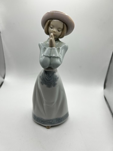 Nao lladro porcelain - by,