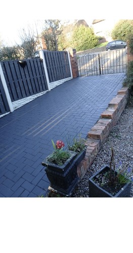 Block paving driveway - paving,