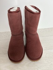 Burgundy / Bordeaux UGG