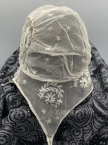 Ladies childs antique - ladies, lace