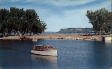 Beach & cabin cruiser boat ~
