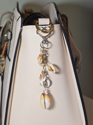 Real seashell silver keychain/