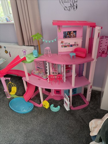 Barbie dreamhouse doll house - barbie,