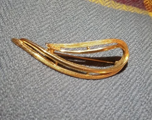 Lovely gold tone - gold, /