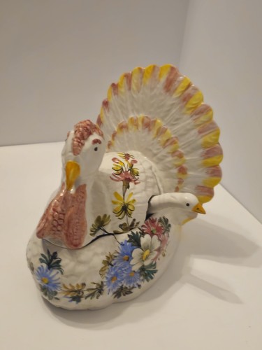 Turkey gravy tureen with - ,