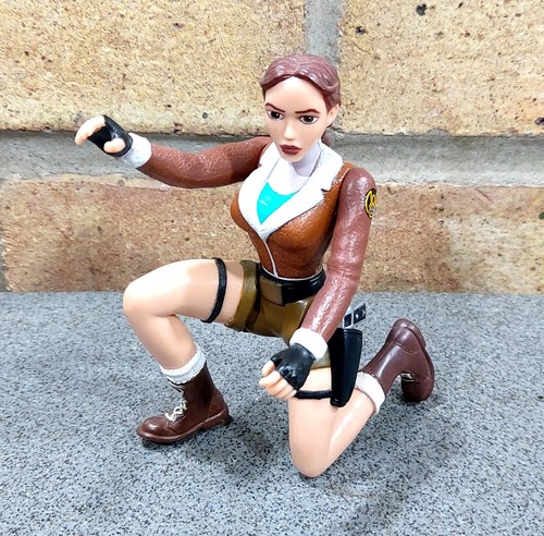 Tomb raider lara - tomb,