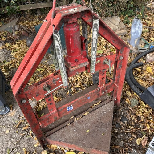 Concrete paving slab cutter - slab,