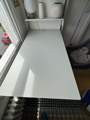 Vitsoe 606 integrated table - vitsoe,