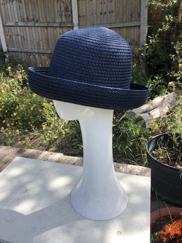 Debenhams hat box - box, medium