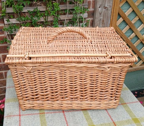 Vintage wicker picnic - wicker, /