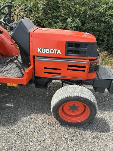 Kubota tractor st30 - kubota,
