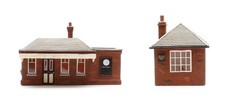 HORNBY SKALEDALE 'OO' GAUGE PAIR OF SMALL WAITING ROOM & WEIGHBRIDGE BUILDINGS