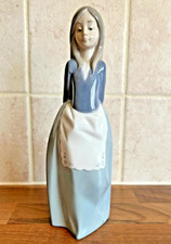 Nao Lladro Figurine Girl With