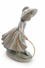 Vintage NAO By Lladró Girl