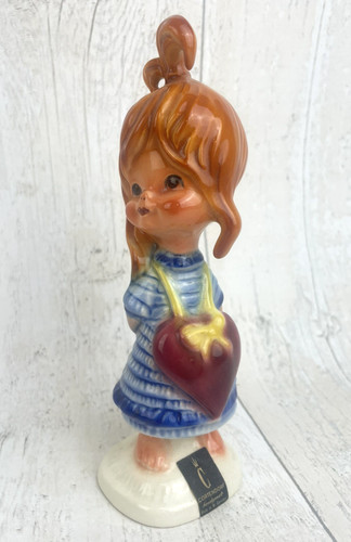 Cortendorf girl with large red