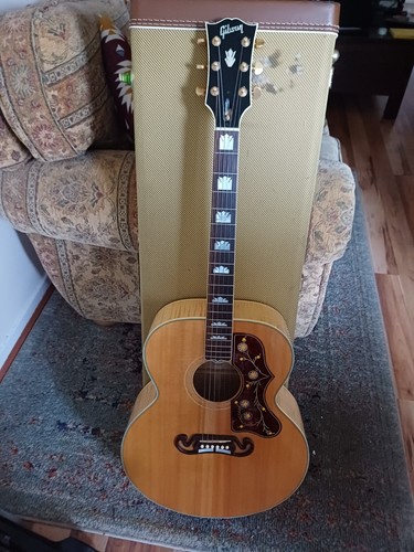 Gibson sj200 acoustic guitar - gibson,