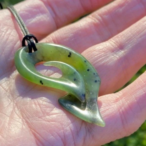 Gardiner hand carved nz - s,