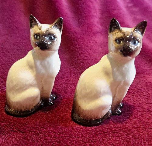 Pair beswick siamese style cat - siamese,