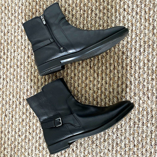 Ecco black leather zip ankle - black,
