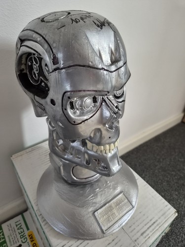 Terminator cast signed head - cast,