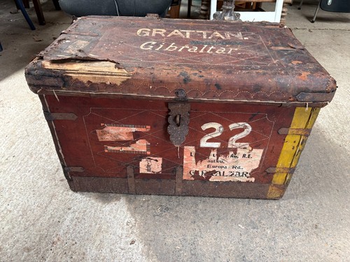 Vintage wooden travel trunk - wooden,