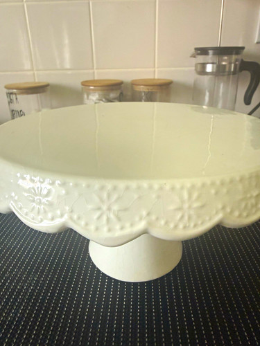 White ceramic round pedestal - ceramic,
