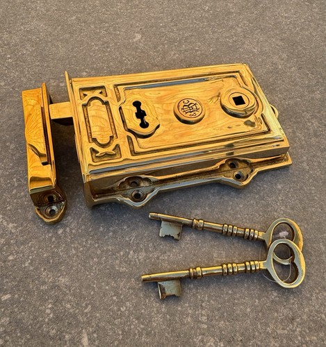 Davenport door rim lock - door,