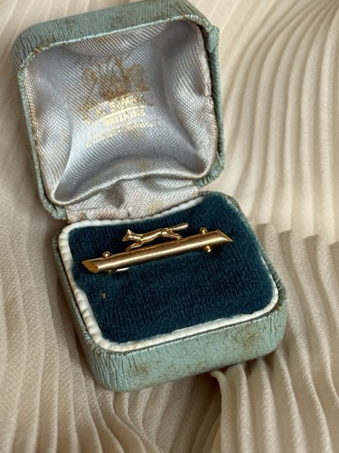 Antique 9ct gold running fox - running,