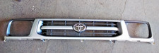 TOYOTA HILUX (LN165) RADIATOR GRILLE 1998 4X4 WITH BADGE FRONT GRILL