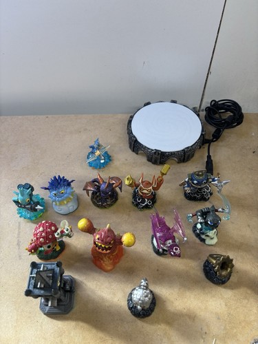 Skylanders figures bundle with - bundle,