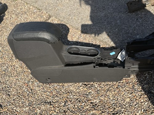 Ford fiesta 2013 - ford, armrest