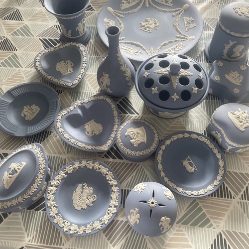 Wedgewood pottery pieces - wedgewood,