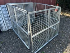 4ft 6 x  4ft 6    dog kennel