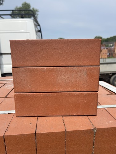 Double sided smooth red bricks - sided,