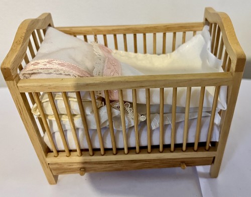 Vintage dolls house - dolls, /