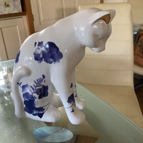 Large white sitting - ,