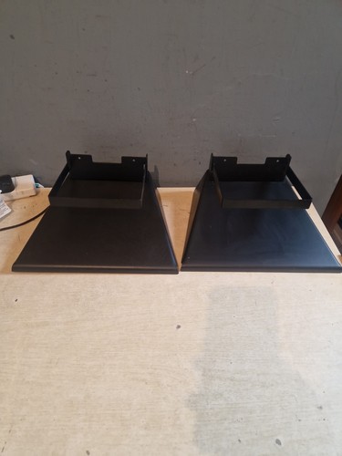 Pair unbranded metal - of,