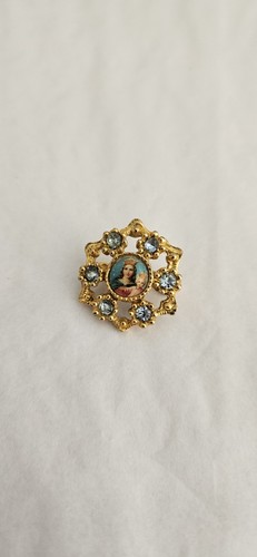 Gold tone metal religious - gold,