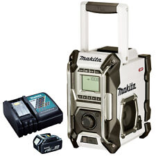 Makita MR001GZ01 12/40V LXT/XGT AM/FM Job Site Radio 1 x  5.0Ah Battery Charger