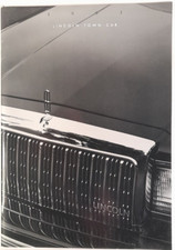 1993 Lincoln Town Car Dealer Sales Brochure Flyer