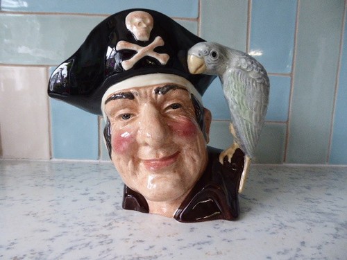 Royal doulton lge toby - royal,