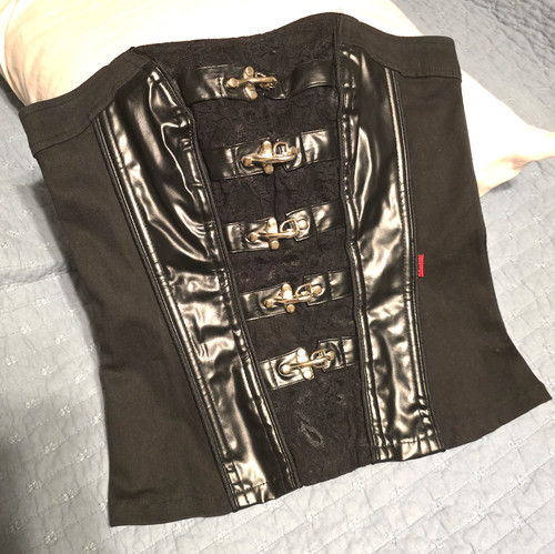 Hot topic gothic pirate - hot,