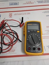 Fluke 112 True RMS Multimeter – Used, w/ Leads