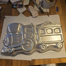  Wilton 2003 TRAIN CAKE PAN 2105-2076