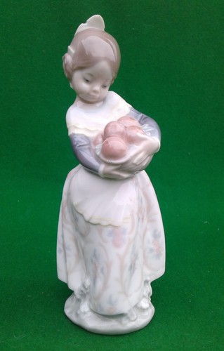 Lladro valencian girl with - girl,
